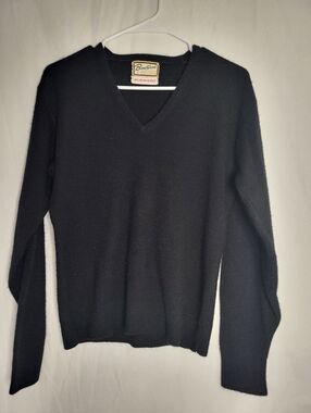 Barefoot V-Neck Men's Sweater in Black